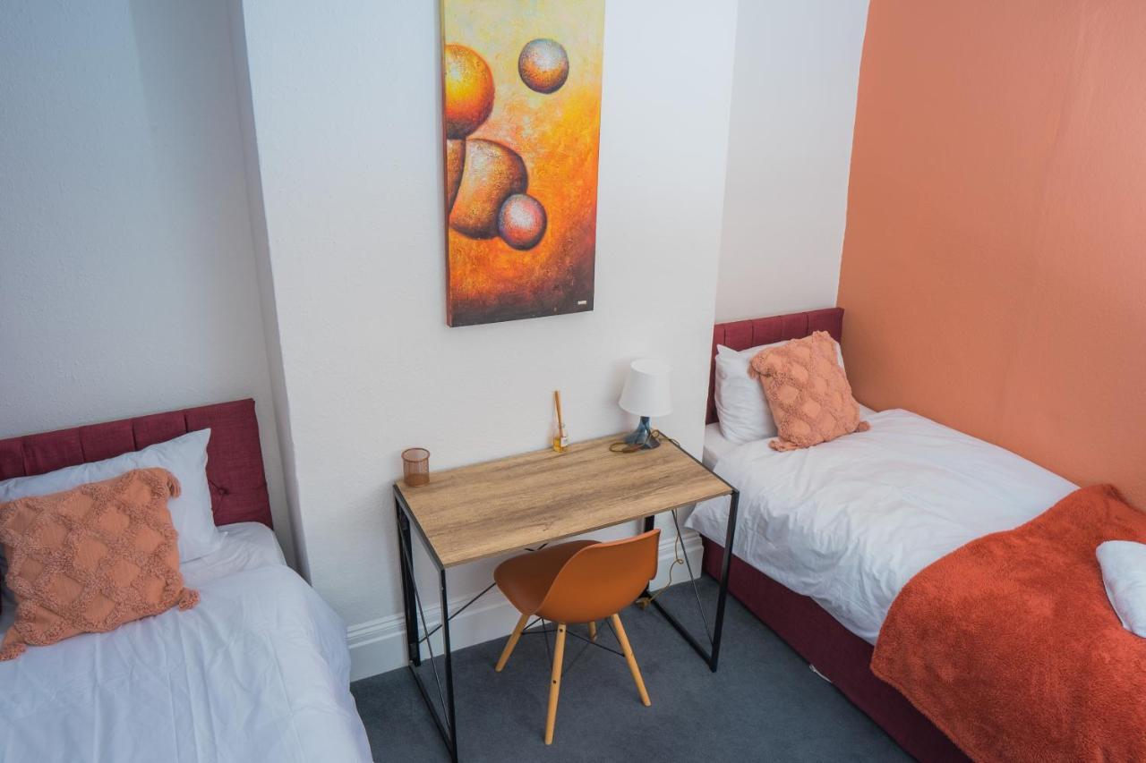The Private Villa, Northampton Centre, 9 Beds, 5 Bedrooms, Sleeps 12 Exterior foto